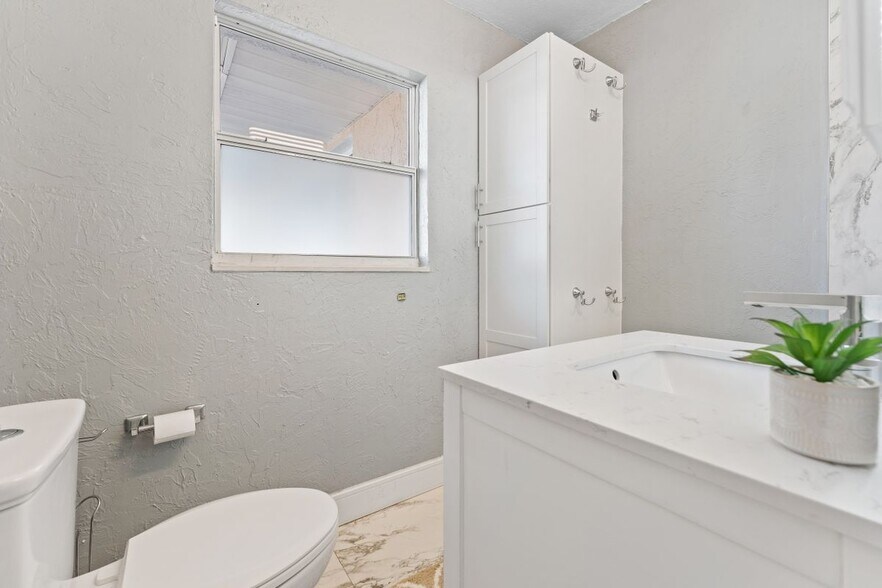 Building Photo - 1841 Buccaneer Dr