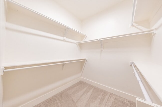 Building Photo - 813 Emerling Dr