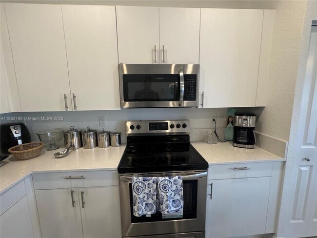 Building Photo - 3 bedroom in Miami Gardens FL 33169