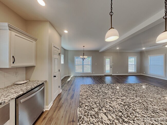 Building Photo - 129 Bonnell Dr