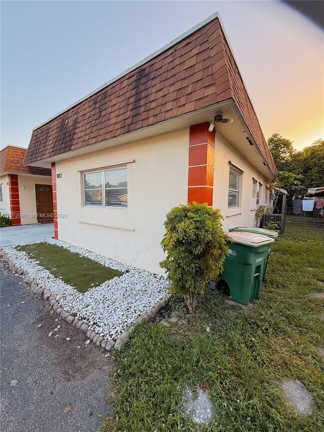 Building Photo - 7653 NW 74th Ave