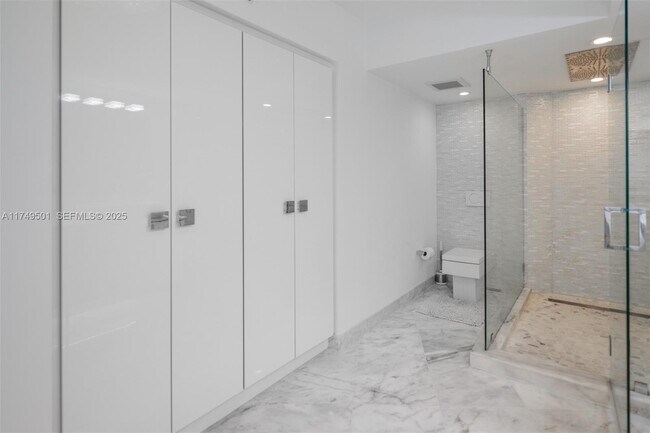 Building Photo - 19195 NE 36th Pl