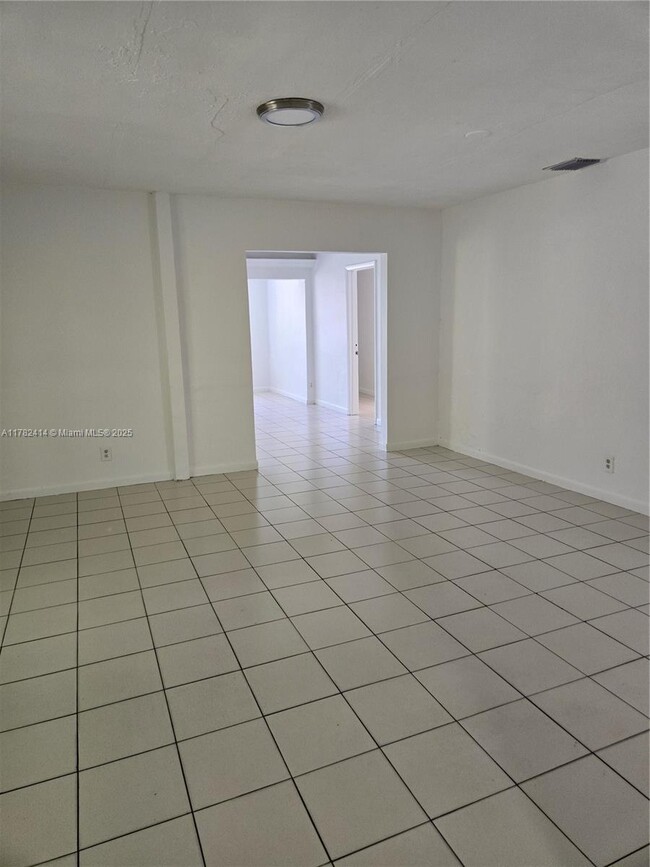 Building Photo - 1500 SW 9th St
