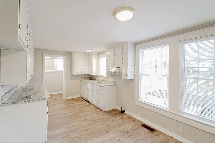 Building Photo - 7414 1st Ave S