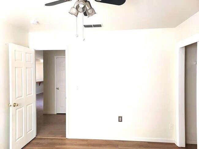 Building Photo - The 3-Bd , 2-Bth home is freshly renovated with new paint, new blinds and has newer appliances, w...