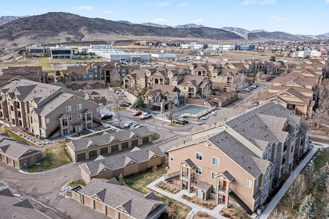 Building Photo - Ground Level Condo - 2 Bedrom 2 Bathroom in Chatfield Bluffs