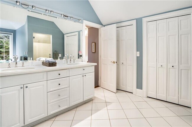 Building Photo - 4224 E Conway Dr NW