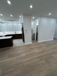 Building Photo - 157 25th St