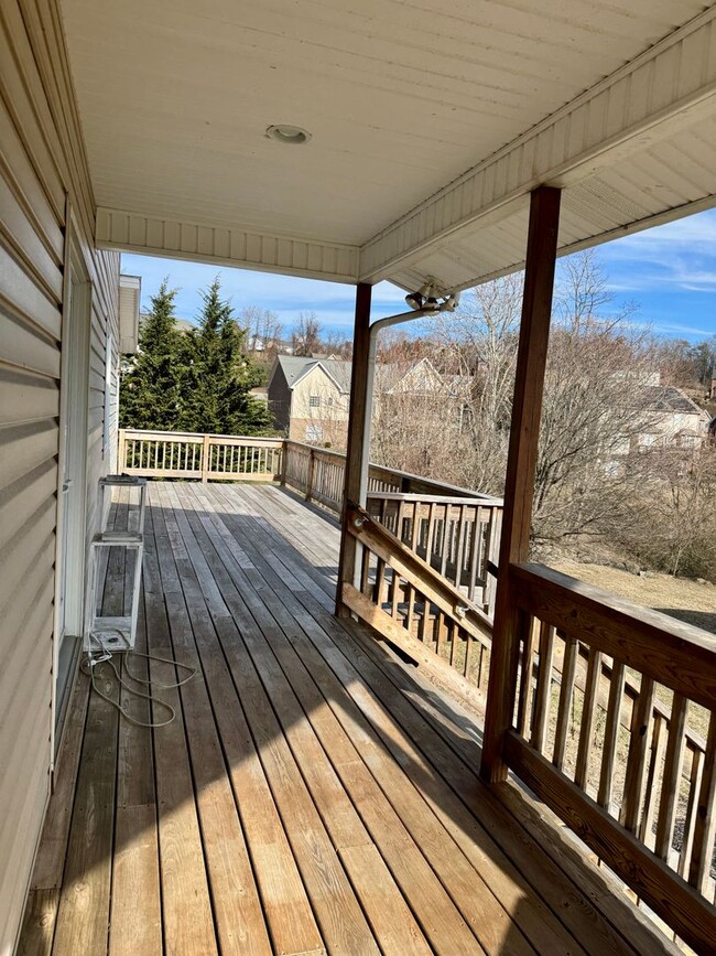 Building Photo - Spacious Two-Story Home in Blacksburg