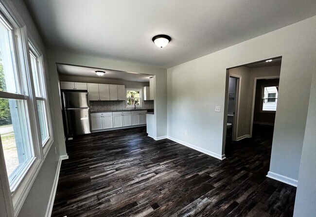 Building Photo - Brand New High Point 2 Bed, 1 1/2 Bath wit...