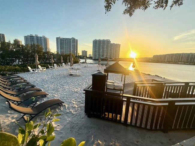 Building Photo - 5000 Island Estates Dr
