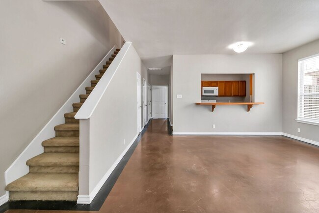 Building Photo - 200 Sandstone Dr
