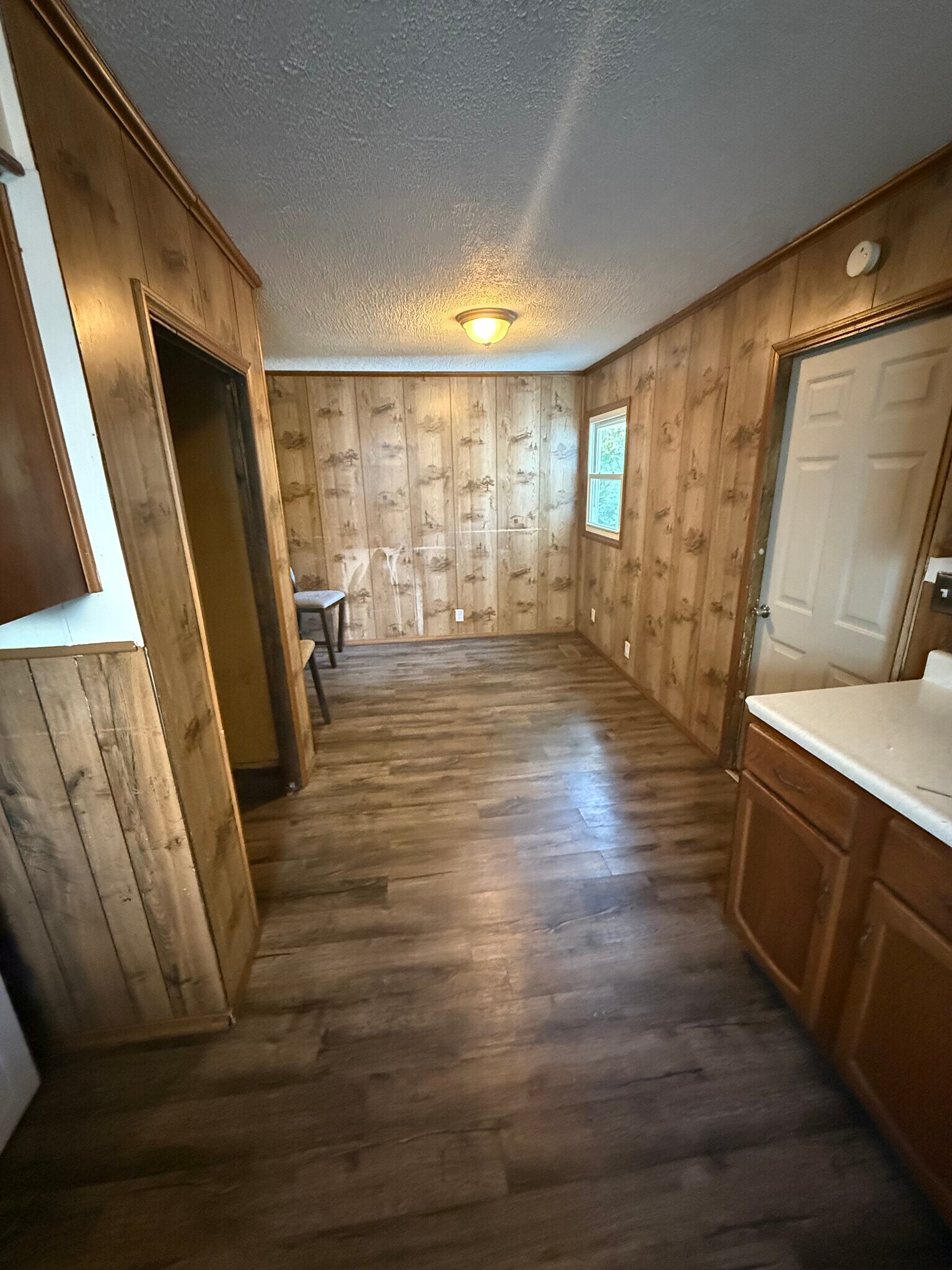 Building Photo - 806 Lonsvale Dr
