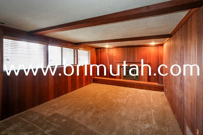 Building Photo - 4717 Naniloa Dr