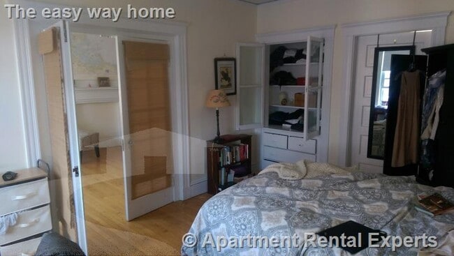 Building Photo - 14 Centre St