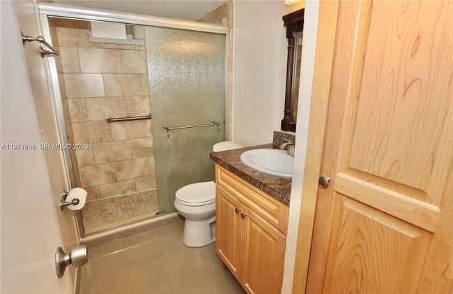 Building Photo - 2910 Point E Dr