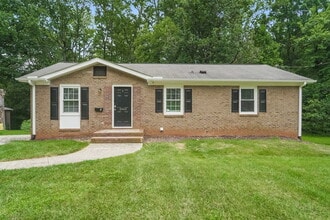 Building Photo - 4944 Springview Rd