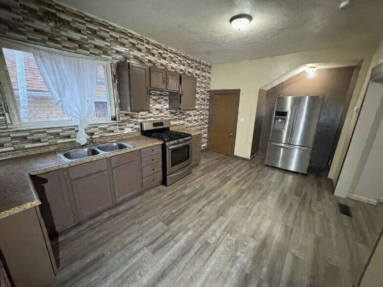 Building Photo - 526 Paine Ave