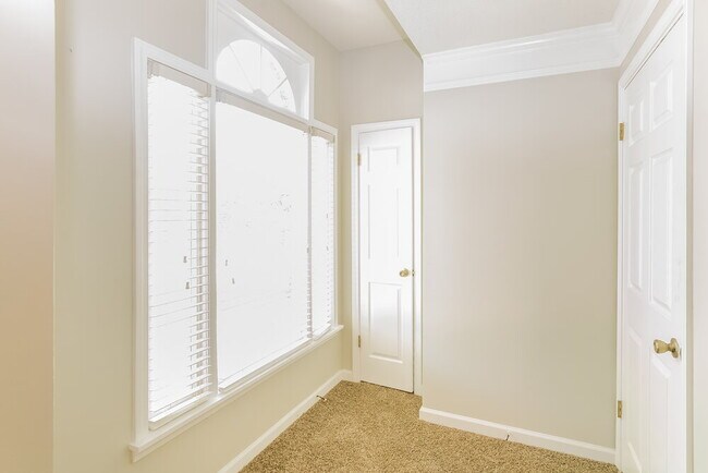 Building Photo - 429 Spruce Glen Dr