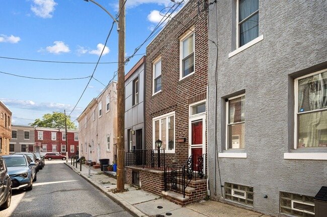 Building Photo - 3 Bedroom Rowhouse For Rent - New Bold