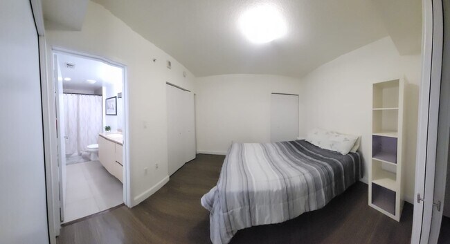 Private Room w/ Bath - 90 NE 17th St