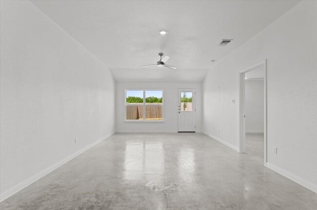 Building Photo - 911 Sevenleaf Ln