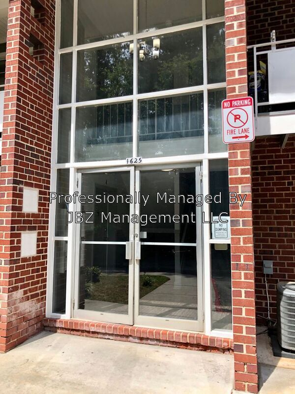 Building Photo - 1625 Ingleside Ave