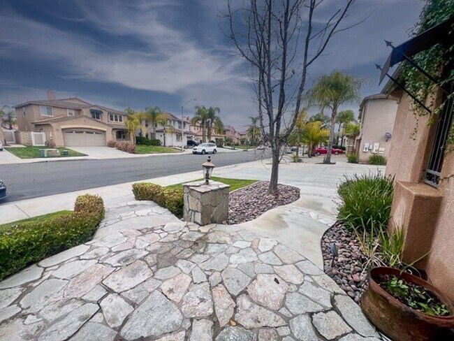 Building Photo - 5 bedroom Winchester home with a 3 car garage for LEASE!