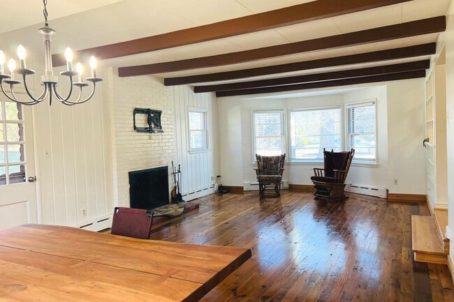 Building Photo - 3900 Laurel Rd