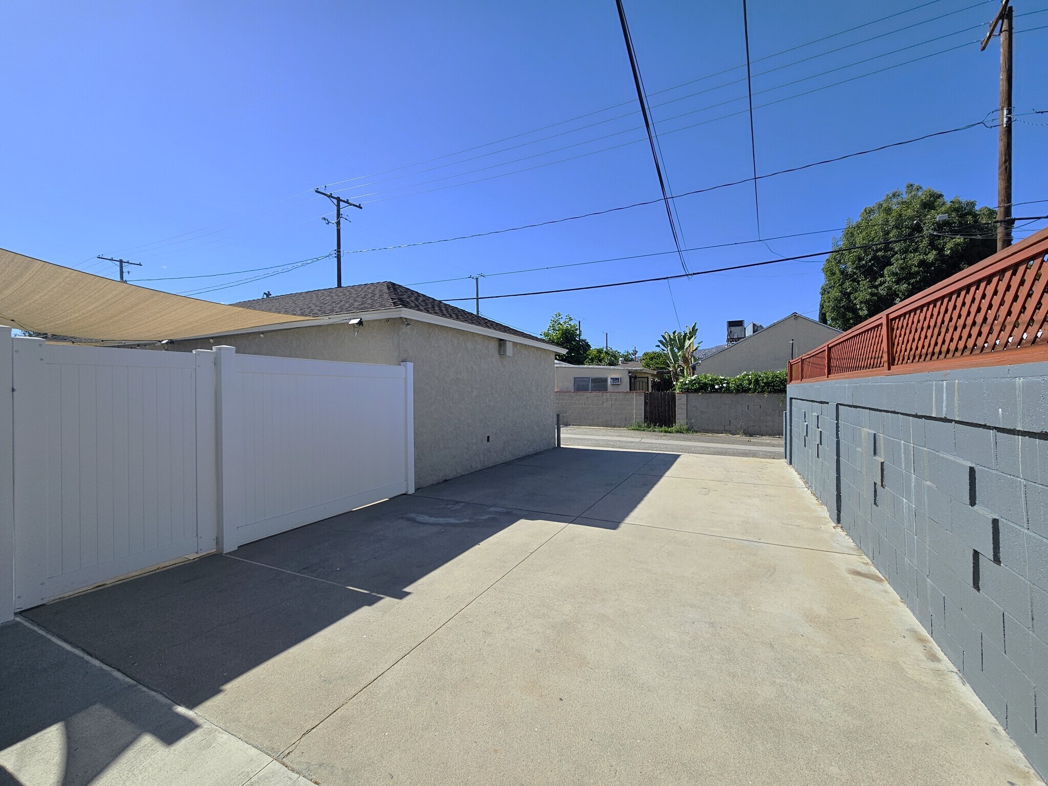 Building Photo - 1401 W Victory Blvd
