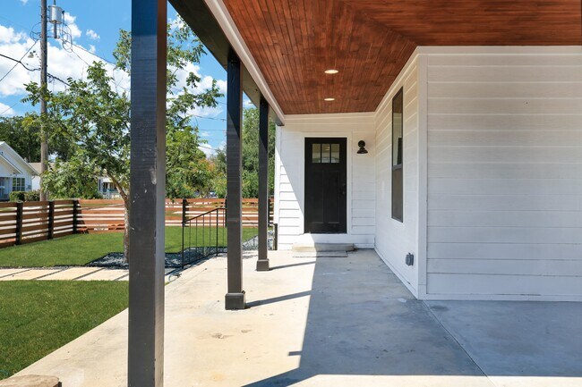 Building Photo - 2425 Monterey St