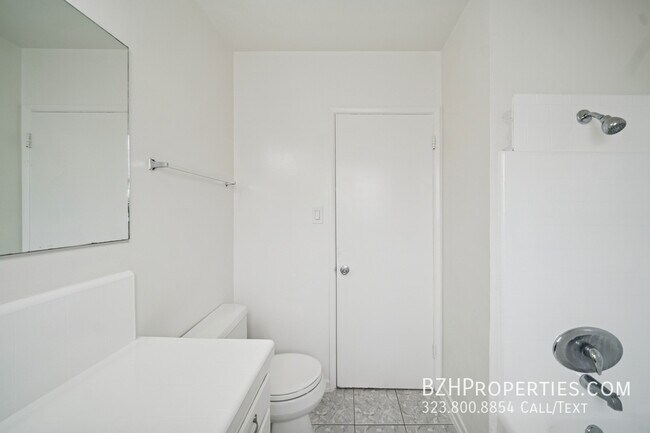 Building Photo - 5307 Vantage Ave