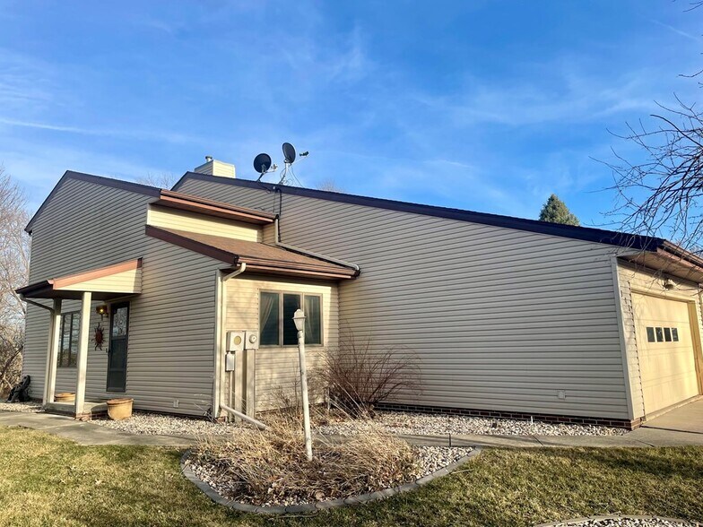 Building Photo - 313 Woodmar Hts