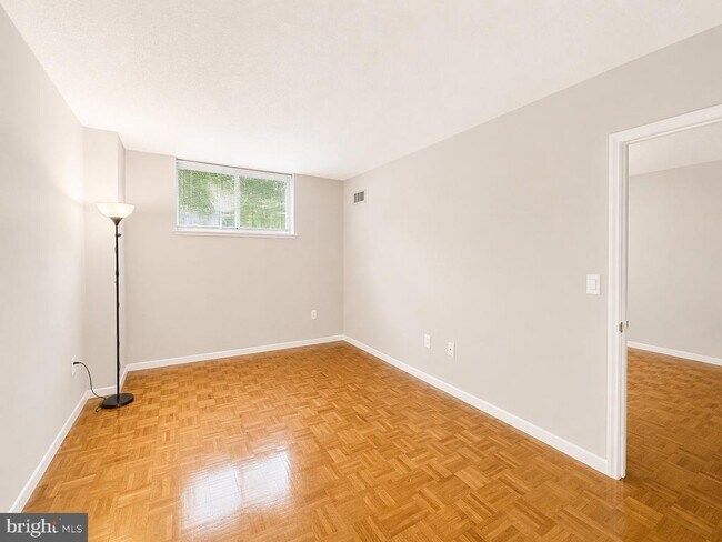 Building Photo - 7111 Woodmont Ave