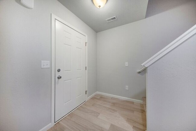 Building Photo - 511 Burr St