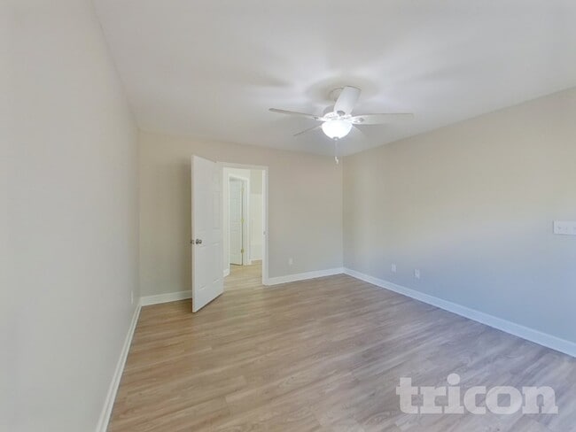 Building Photo - 124 Bathurst Ln