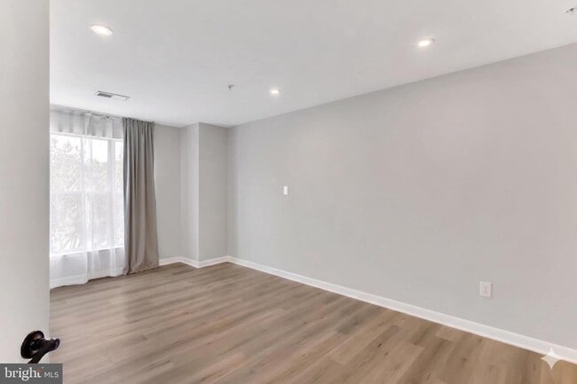 Building Photo - 9411 Royal Bonnet Terrace