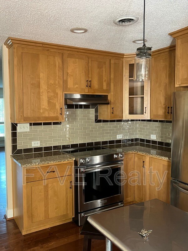 Building Photo - 7914 Gleason Dr