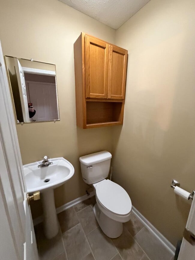 Building Photo - 506 Nickman Rd