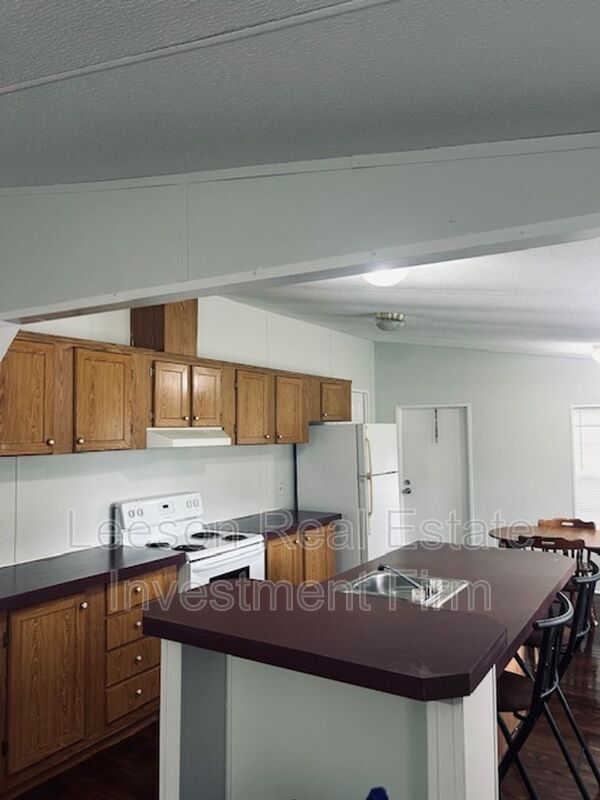 Building Photo - 310 Robbin Ln