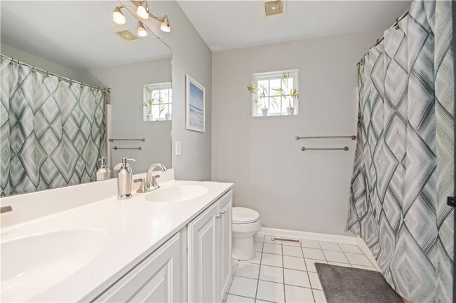 Building Photo - 636 Yardley Ct