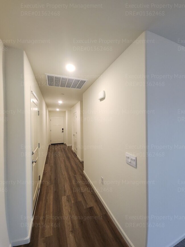 Building Photo - 8921 Kemi St