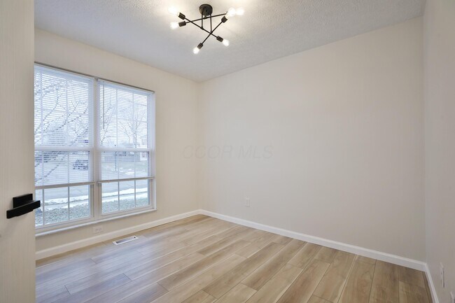 Building Photo - 989 Lavender Ln