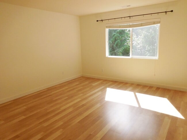 Building Photo - 4Bd/2.5Ba Bothell Home