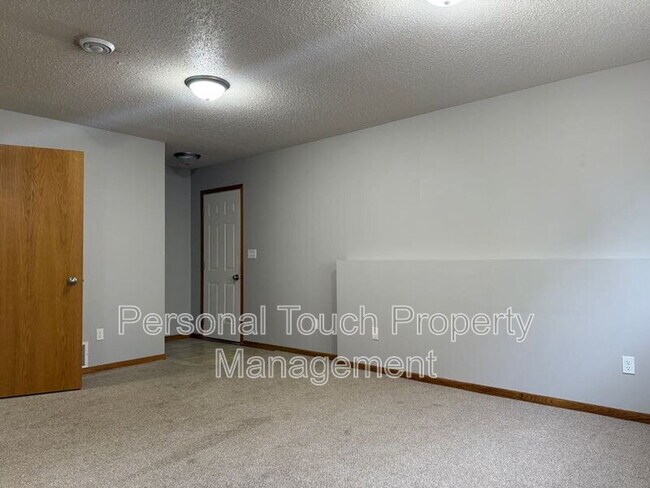 Building Photo - 2510 Amber Valley Ct S