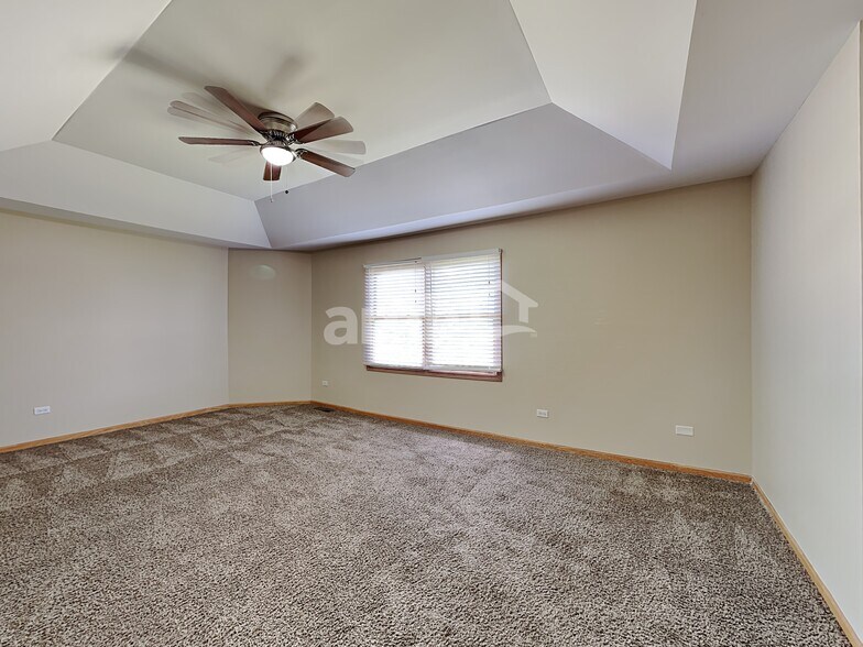 Building Photo - 302 Thames Dr