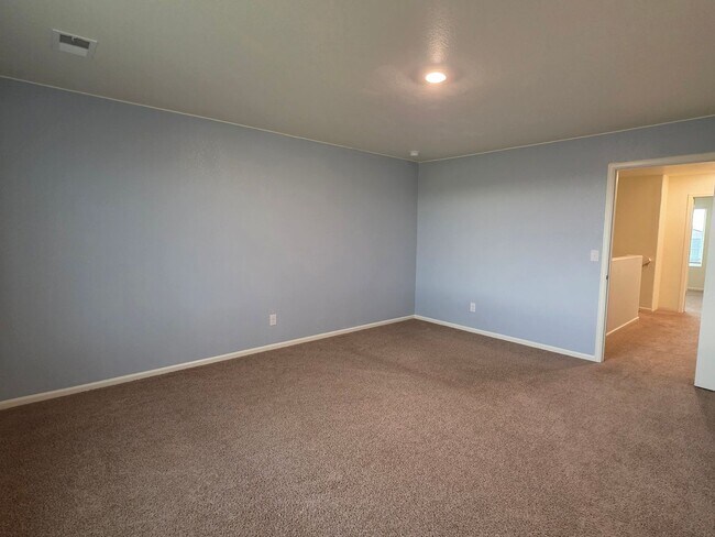 Building Photo - MASSIVE 5 Bedroom Home In Bennett!