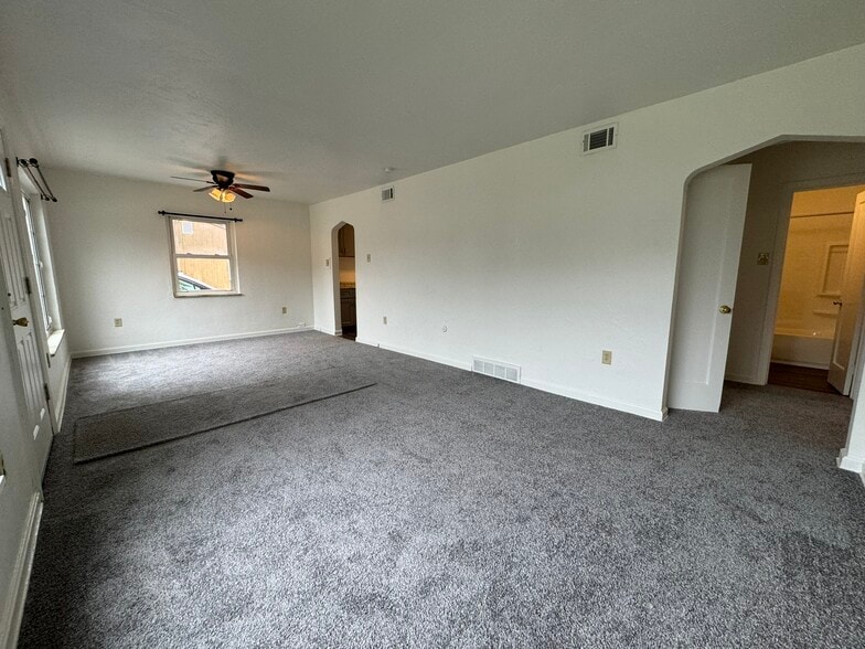 Building Photo - 110 Southvue Ct