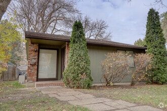 Building Photo - 2 bedroom, 1 bath duplex in the North End.