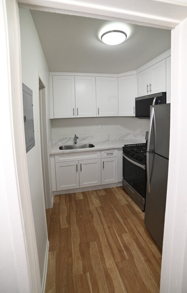 Building Photo - Newly remodeled studio in a gated building with pool and laundry room!